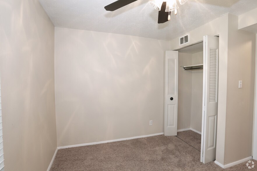 Monroeville Apartments at Deauville Park For Rent in Monroeville, PA