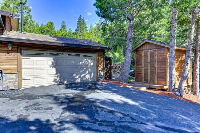 Photo - 2 Bedroom Home Tucked away in the Sierras