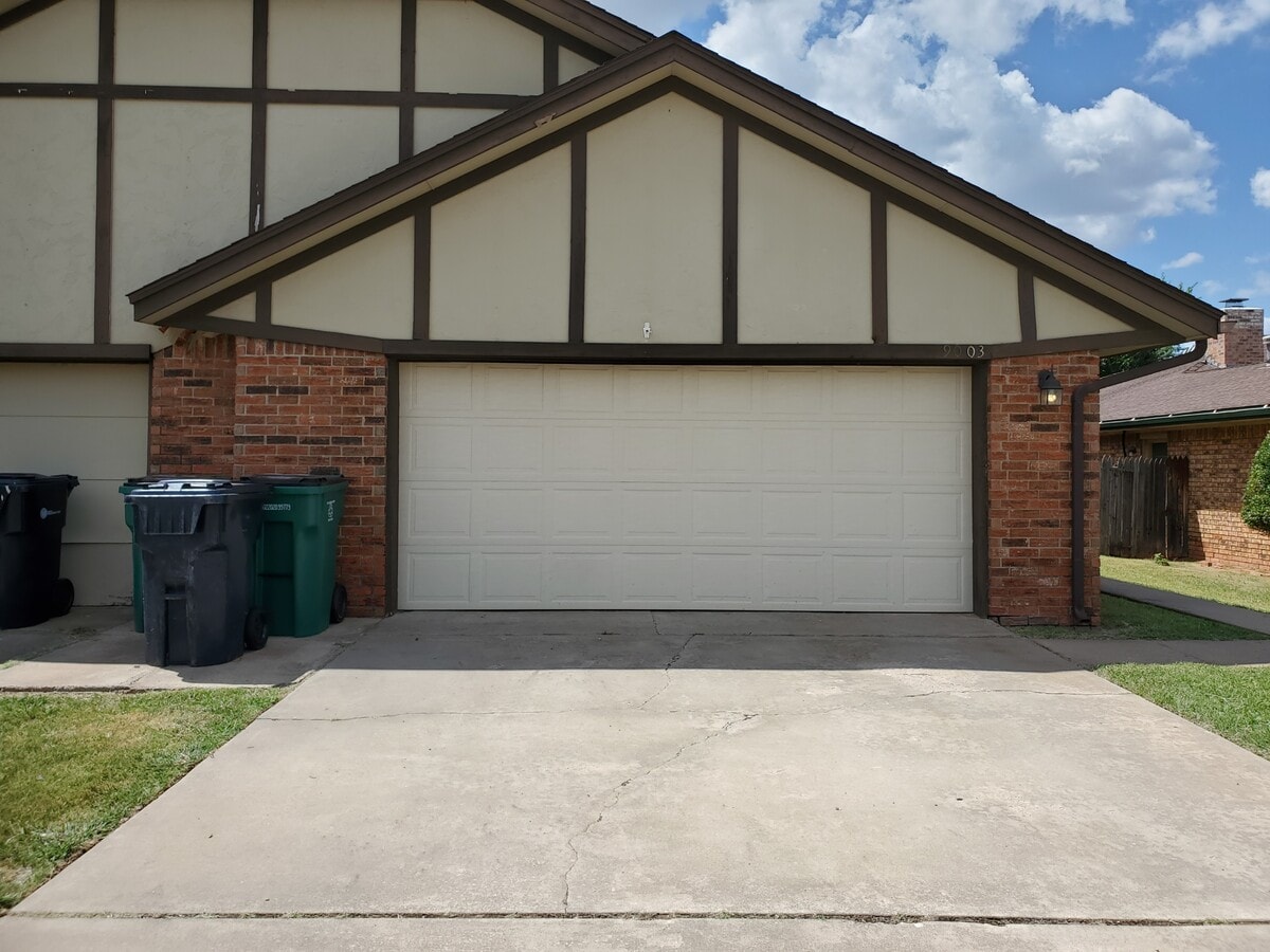 Photo - 9003 N Rockwell Dr