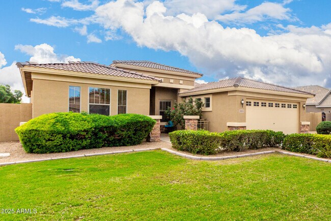 Building Photo - 3413 E Roadrunner Dr