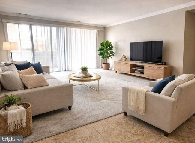 Building Photo - 5606 Bloomfield Dr Unit 101