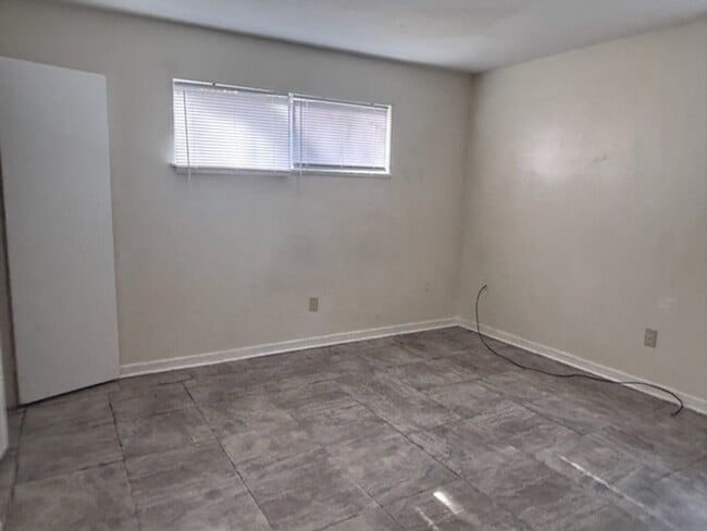 Photo - 1374 Dianne Dr