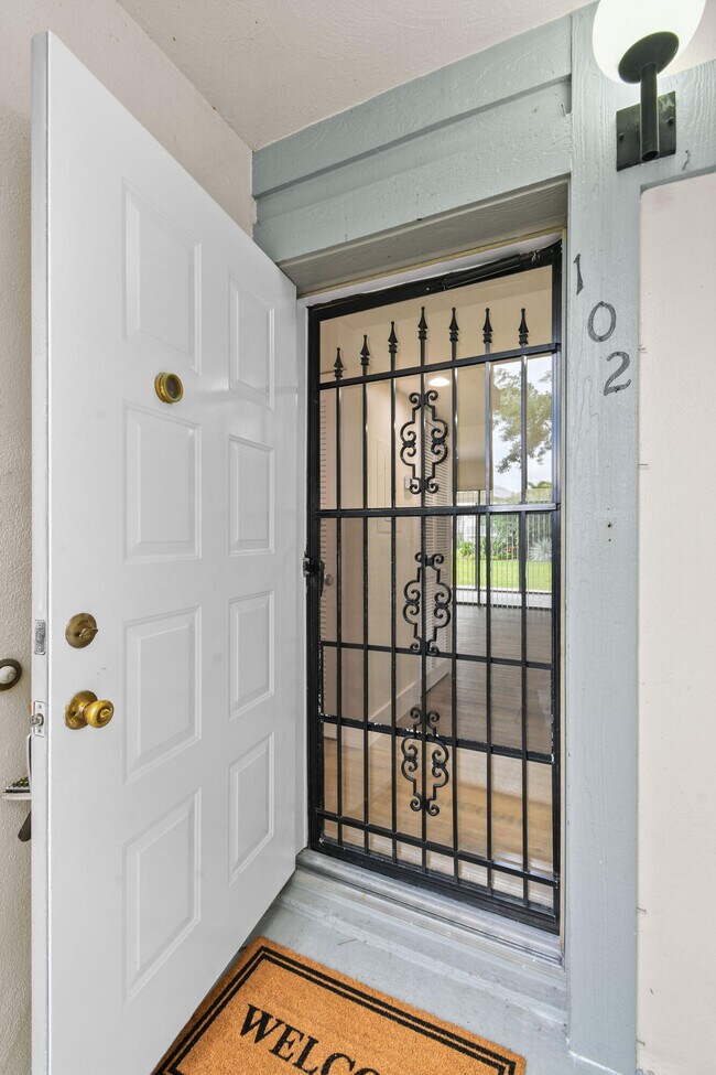 Photo - 2233 NW 22nd Ave Unit 102