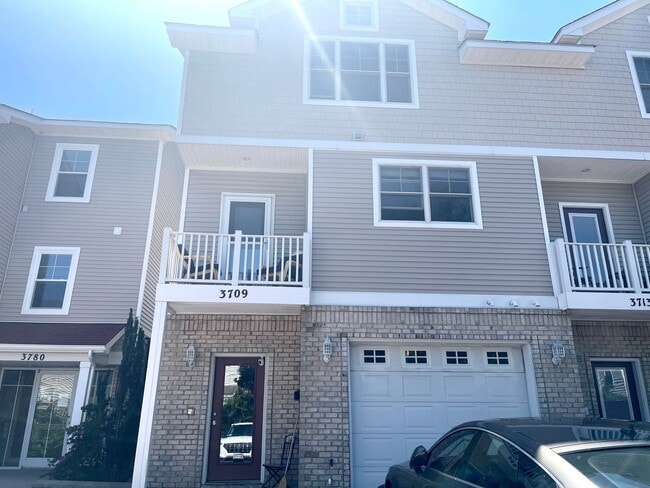 Building Photo - Gorgeous 3 story, 3 bed home in Ocean Park!