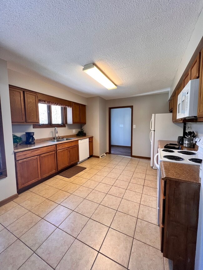 Photo - 208 Brambleton Ct