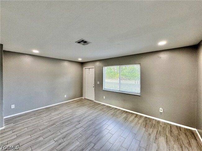Photo - 142 Harry Ave S