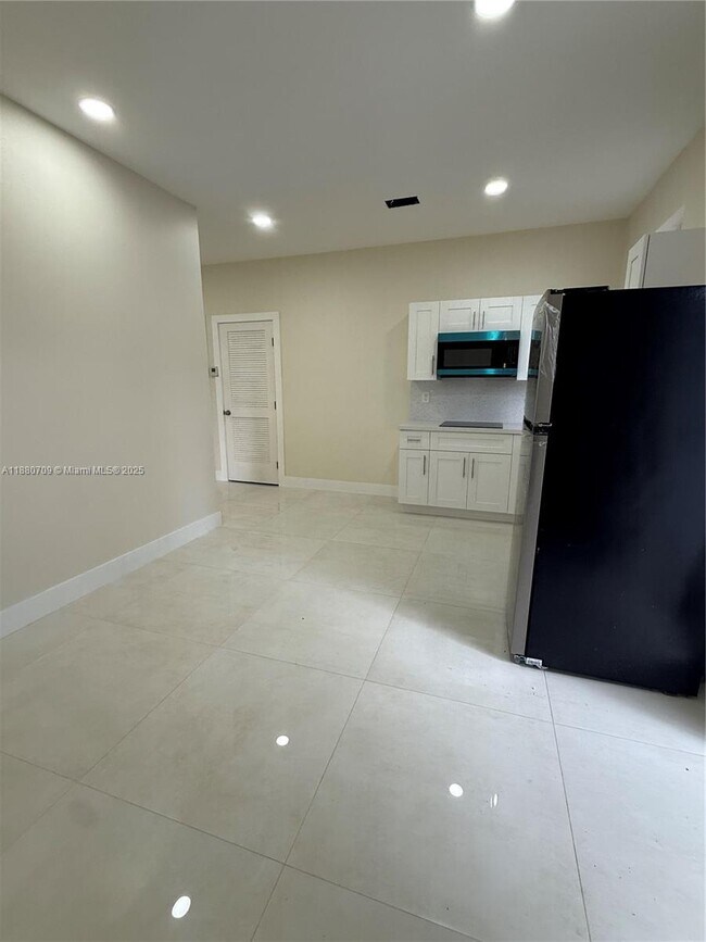 Photo - 559 NW 2nd St Unidad 2