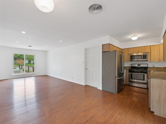 Photo - 616 Long Bow Ln