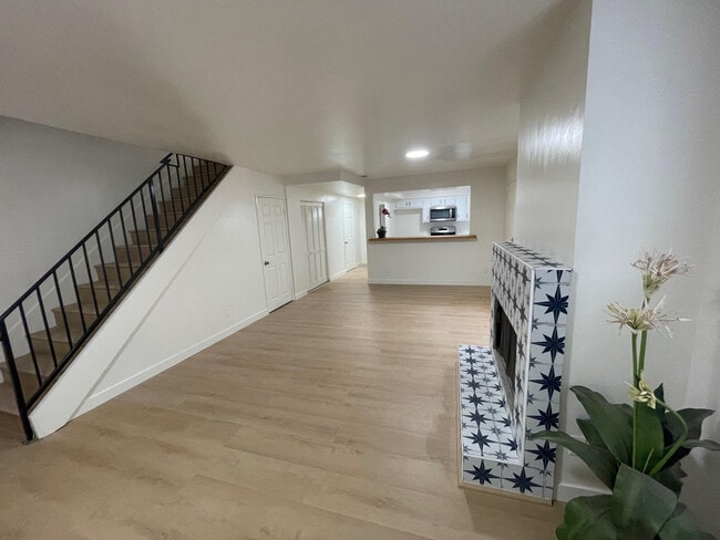 Building Photo - 16126 S Ainsworth St Unit Front B Rental