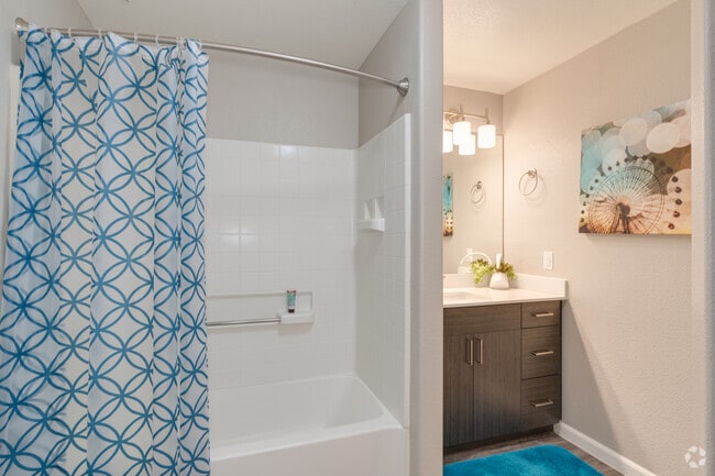 2BR, 2BA - 960SF