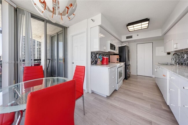 Photo - 3530 Mystic Pointe Dr