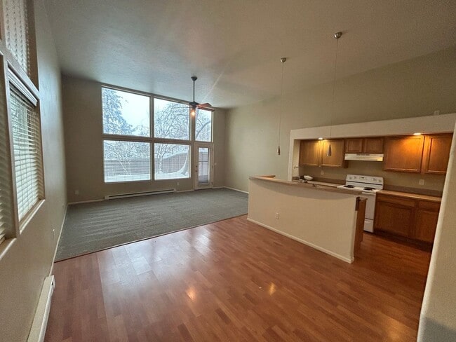 Building Photo - Unique 36th Ave Duplex - 2 Bed, 2 Bath on South Hill! Unit A