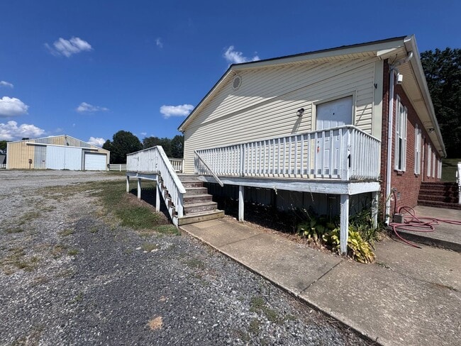 Building Photo - 130 Drivers Rd Unit 130 Drivers Road 1
