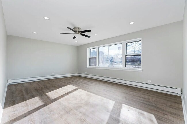 Building Photo - 5358 S Narragansett Ave Unit 1