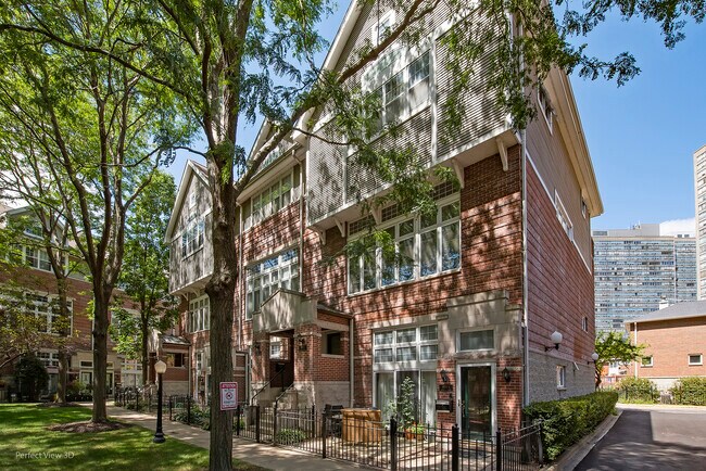 Building Photo - 4930 S Cornell Ave Rental