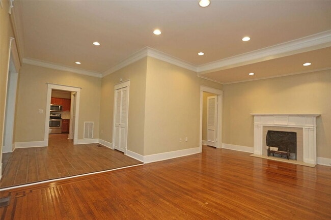 Photo - 614 W Alabama St