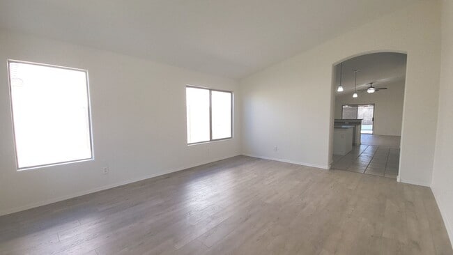 Photo - 845 W Vaughn Ave