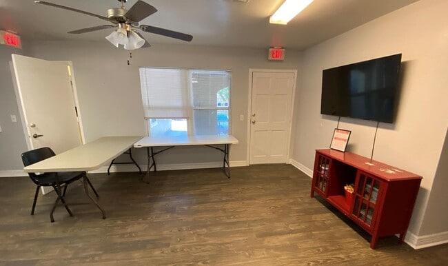 Photo - 614 Bavarian Dr