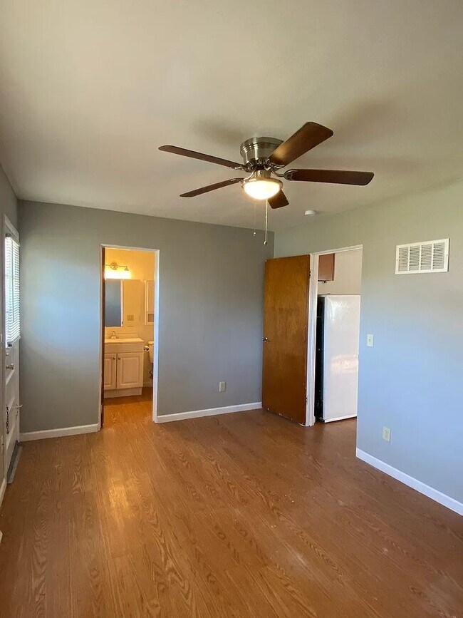 Photo - 2 Chateau Dr Unit 2 Chateau Drive C