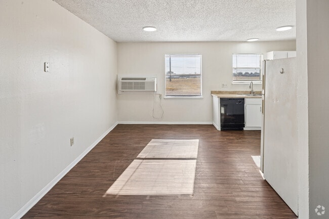 3BR, 1BA - 1,094SF - Dining Area