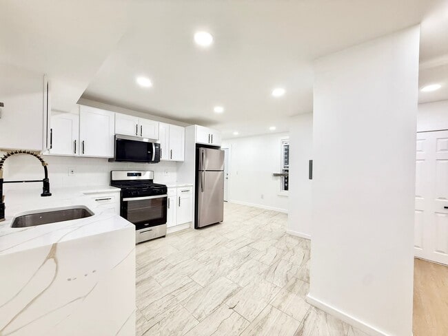Building Photo - 712 S 14th St Rental