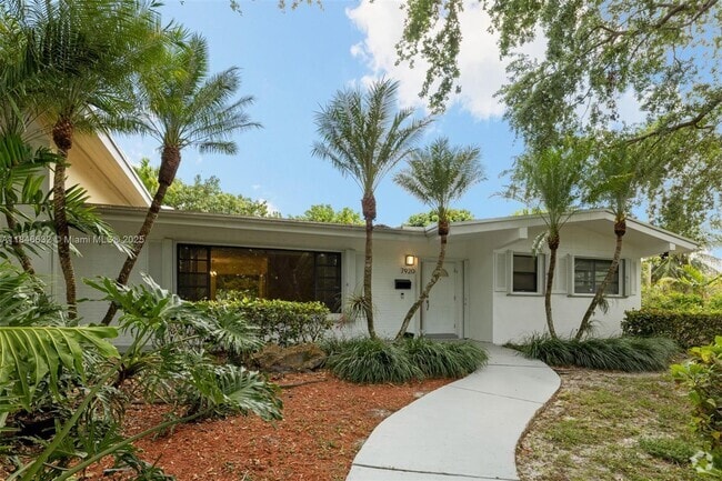 Building Photo - 7920 SW 132nd St Rental