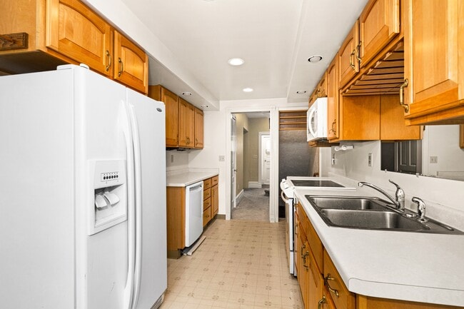 Photo - 1107 E 2nd St Unit 1109