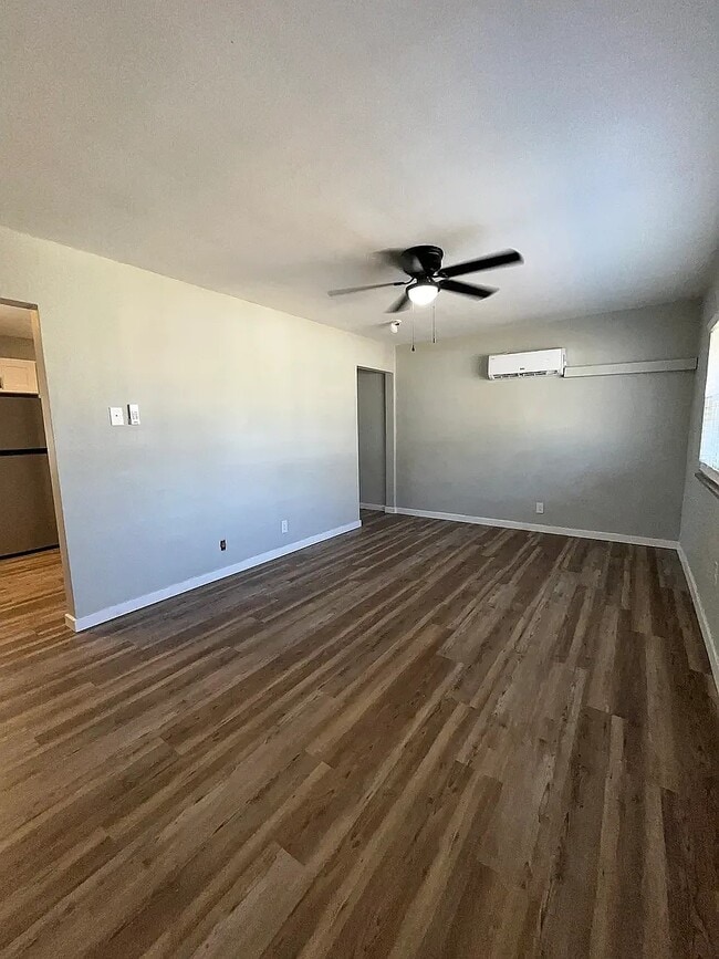 Photo - 3333 Lawn Ave