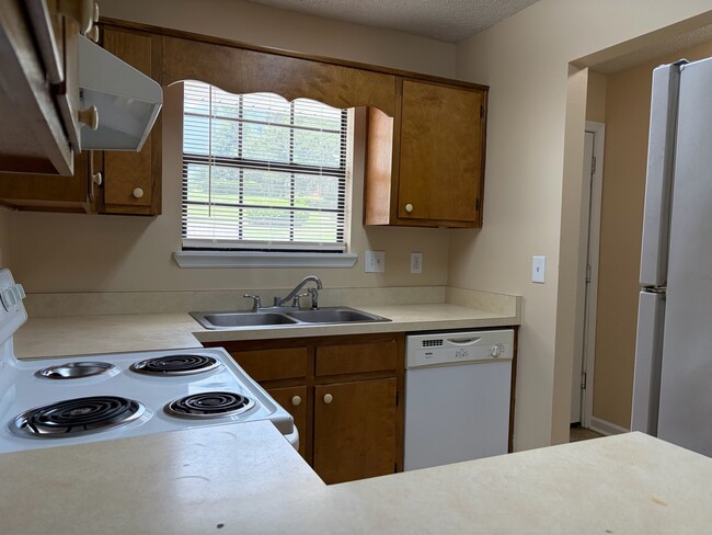 Photo - 1103 Greentree Ct