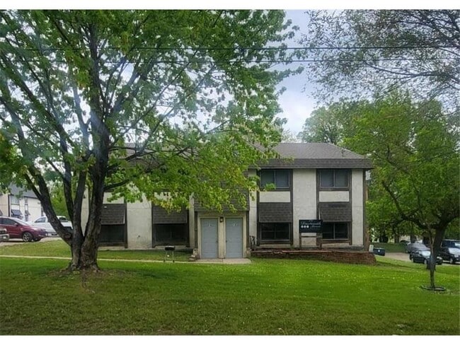 Building Photo - 519 14th St S