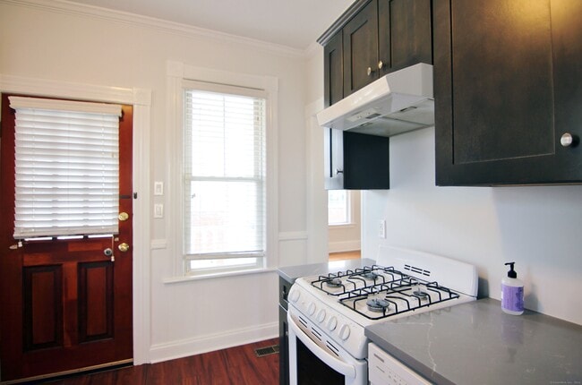 Photo - 11 Dolsen Pl Unit 1