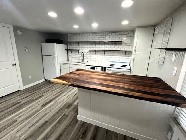 Photo - Long Term Rental- Creekside Condominiums #20C - UNFURNISHED Unit 20C