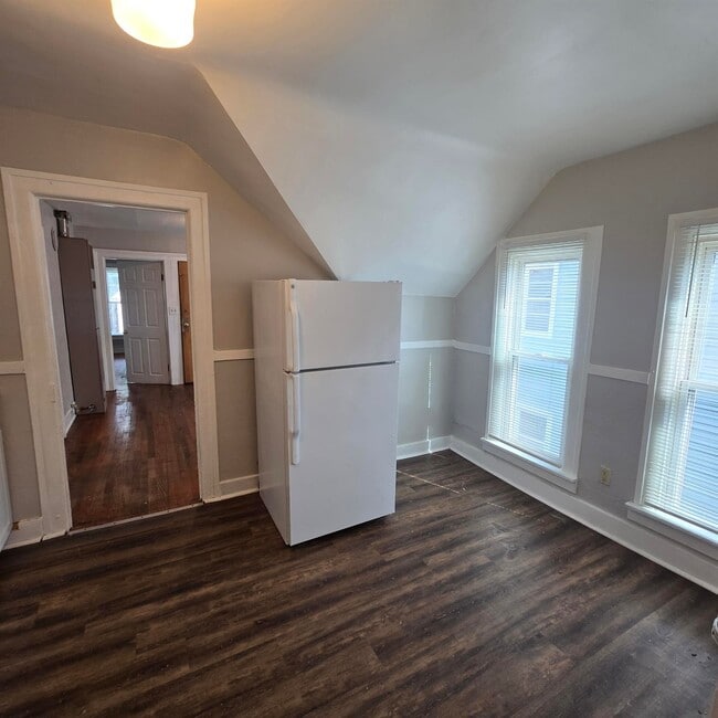 919 Davis Ave NW