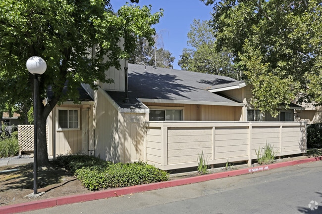 River Oaks Apartments - River Oaks Apartments