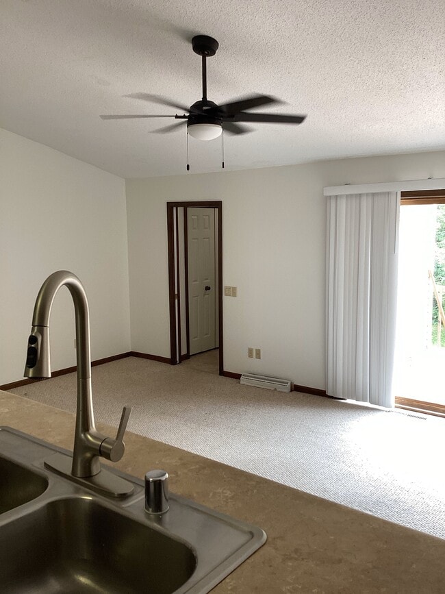 Open concept to den - 5826 Highland Ter
