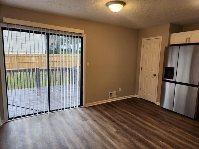 1285 S Lea Ct SE