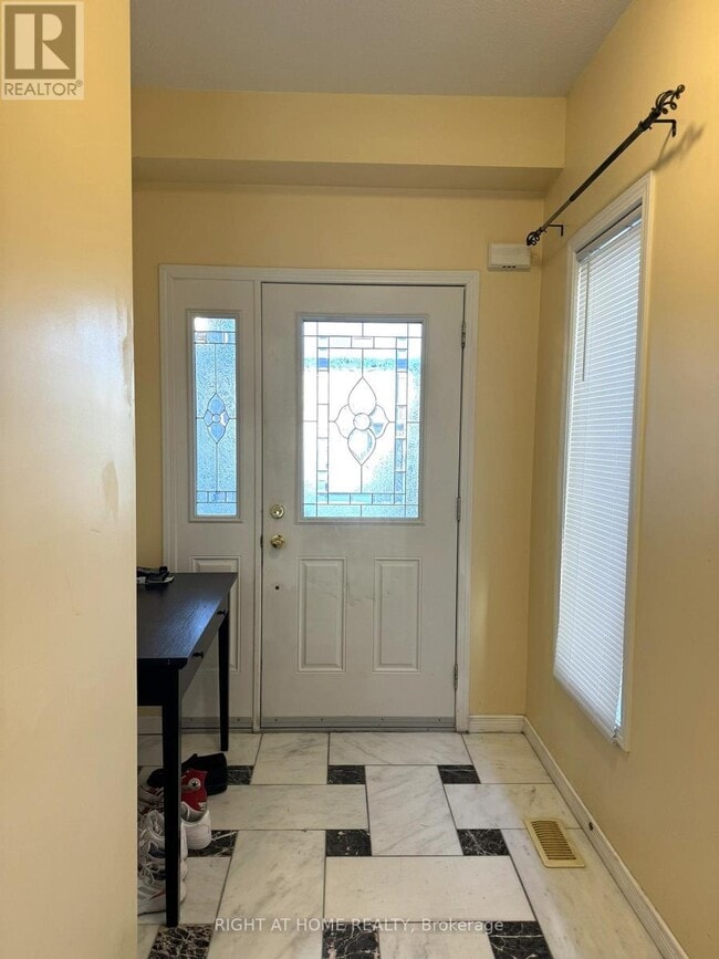 Photo - 252 Lemon Grass Crescent