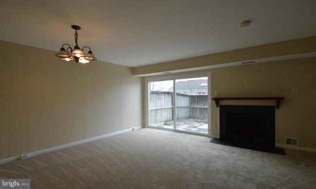 Photo - 22 Essex Square