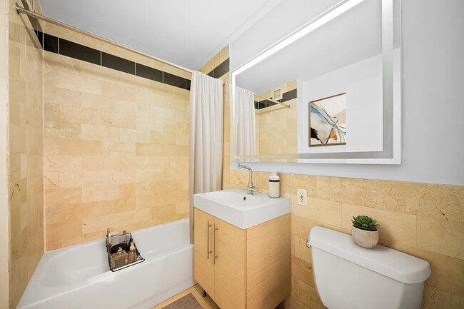 Photo - 3 Hanover Square Unit 6