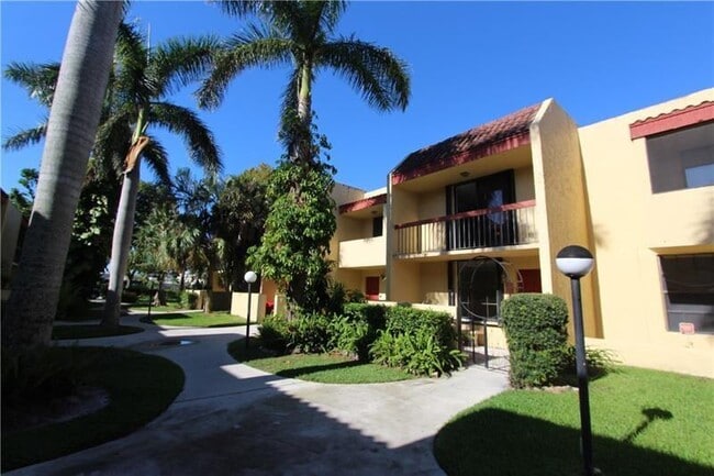 Photo - 767 SE 1st Way Townhome