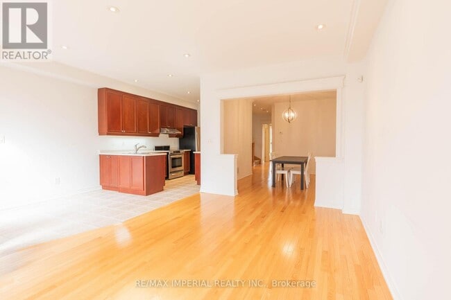 Photo - 73 Southvale Dr