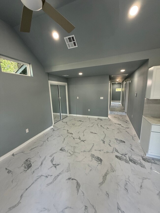 Photo - 2507 N Rockford Ave