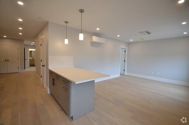 Building Photo - 353 Market St Unit 2 Rental