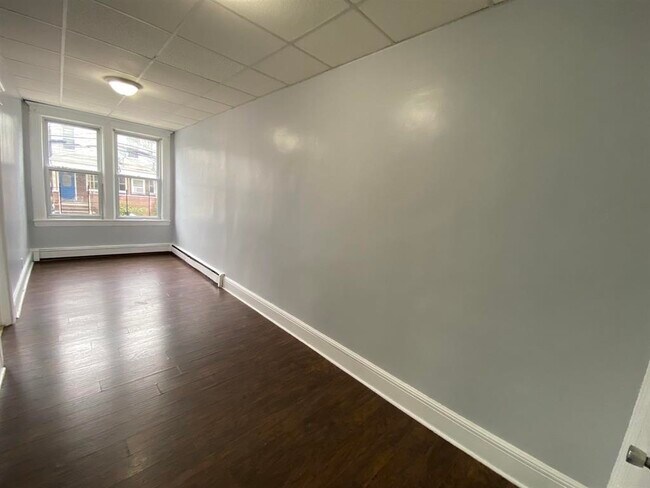 Photo - 126 W 19th St Unit 1