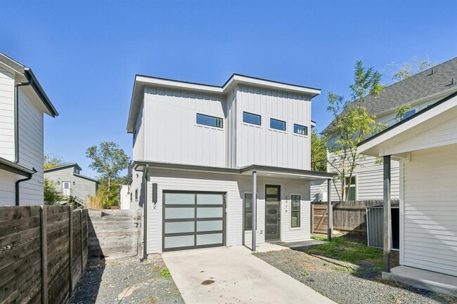 Photo - 2916 E 13th St