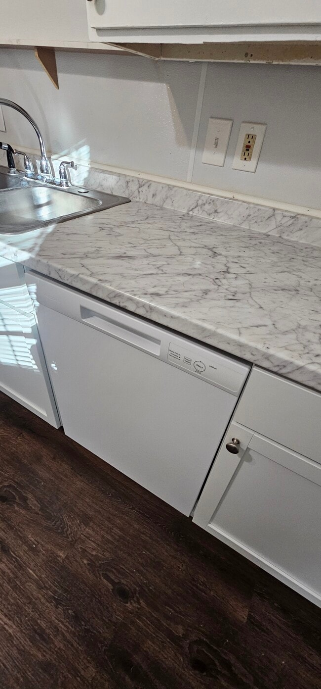 Photo - 711 N 70th St