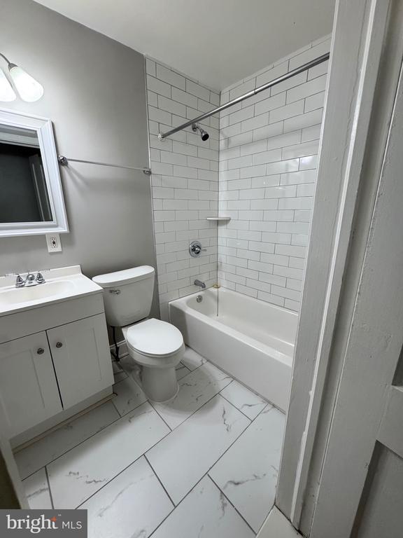 Building Photo - 1104 Meridene Dr Unit 2