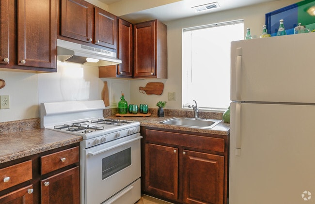 1BR, 1BA - 613 SF