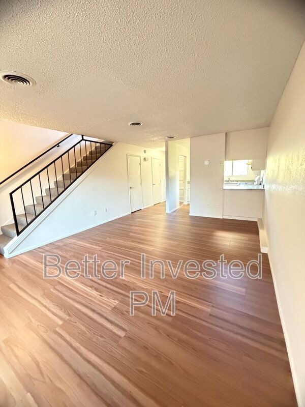 Photo - 966 Marlene St