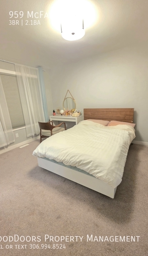 Photo - 959 McFaull Mnr